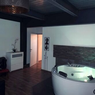 Studio exclusivist de lux cauta fete dragute.